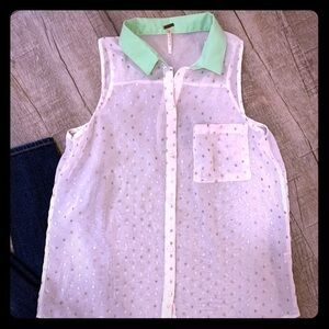 💙3 for $20💙Sheer white and‎ silver polka dot top